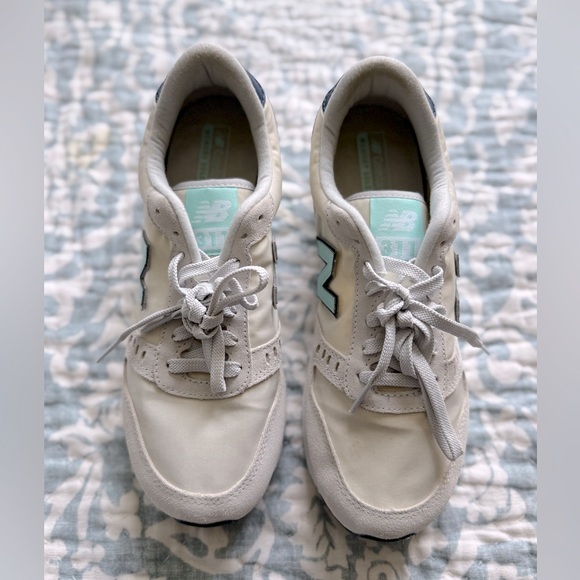 New Balance beige and teal Sneakers - Picture 3 of 5